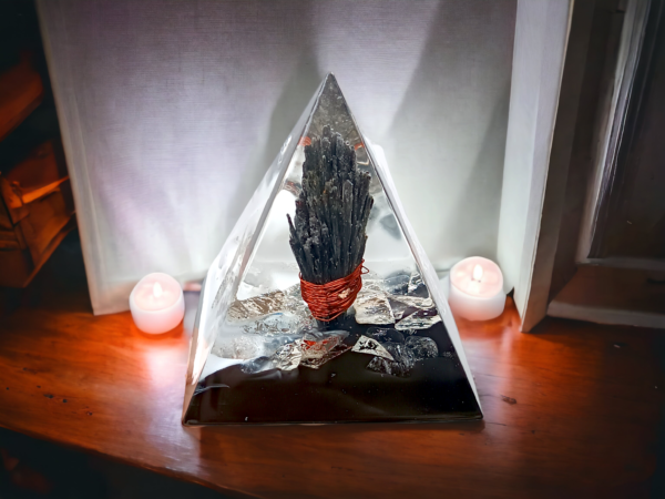 Orgonite Transmutador | Frequência De Proteção | Cianita Negra - Imagem 4